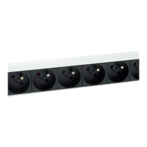 Equip Pro - Power distribution unit (rack-mountable)